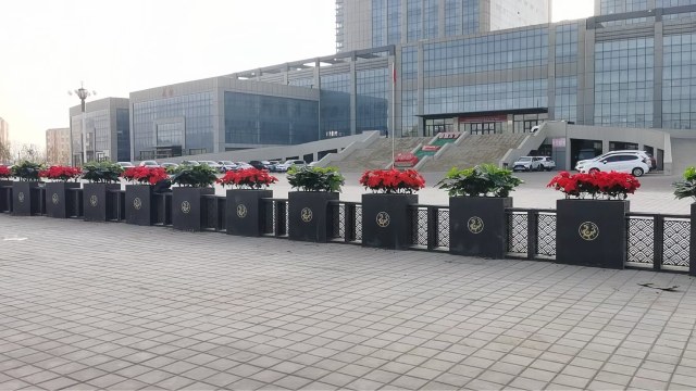 新疆库车市单位门口百世千秋花箱护栏