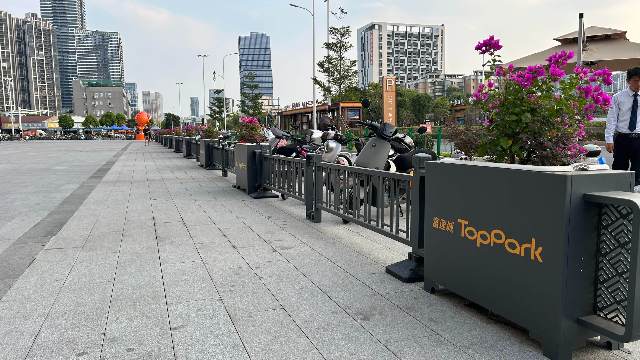 广东中山商业街停车场-移动花箱护栏