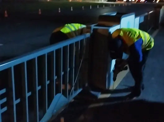 探秘！庐江道路花箱护栏深夜施工现场的奇妙夜晚！