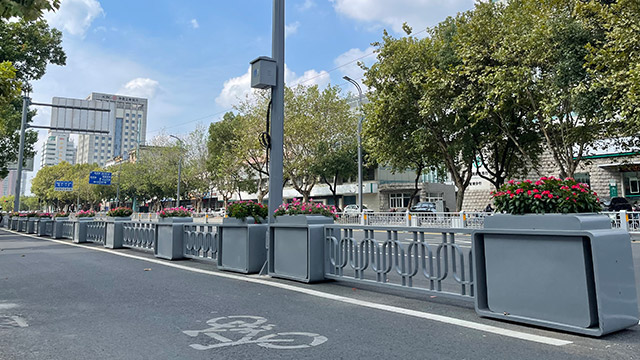 欣欣向荣花箱护栏