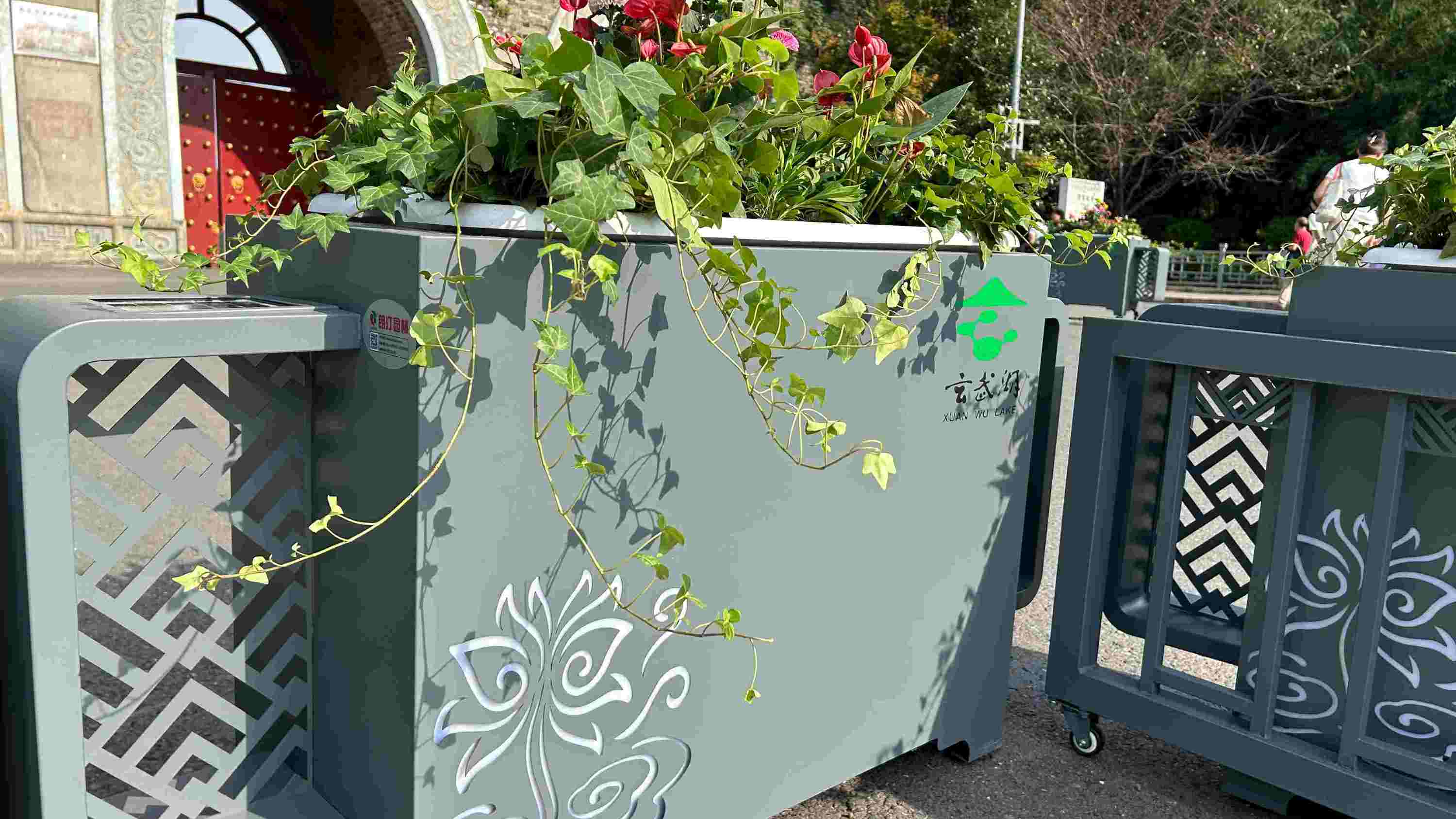 户外人行道隔离做移动式花箱的好处是什么?