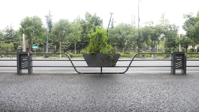 风生水起花箱护栏