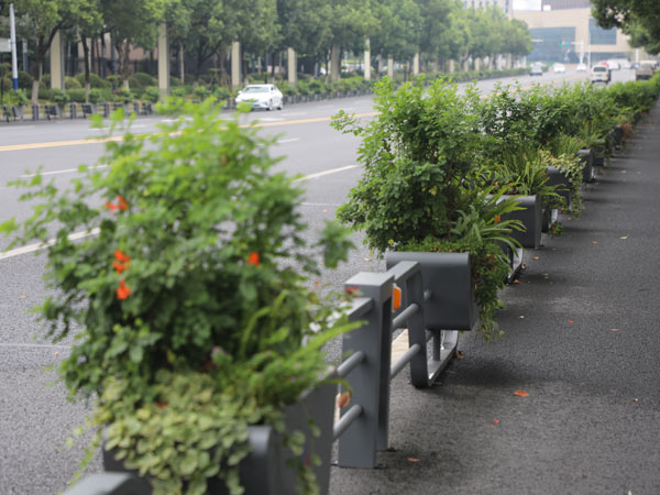 风生水起花箱护栏