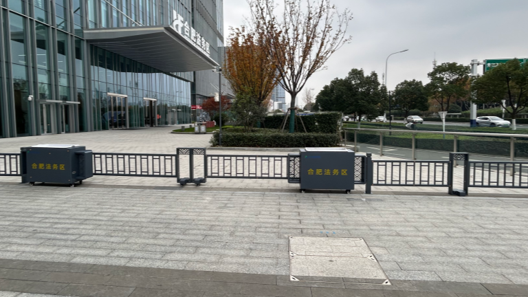 市政道路人车分流花箱护栏一站式解决管理方案