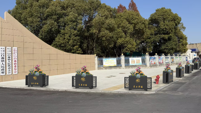 【安徽·芜湖】白茆镇：移动花箱“上岗” 让道路隔离既有“颜”又有“安”
