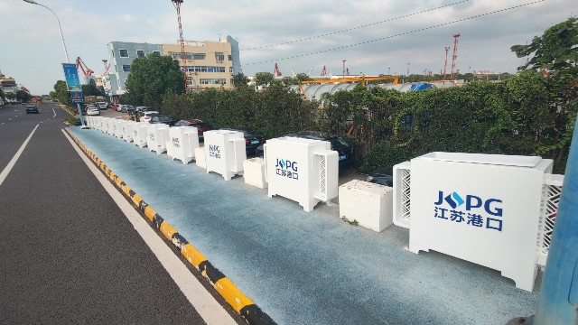 江苏港口百世千秋花箱护栏案例：绿色港口建设中的“花园”