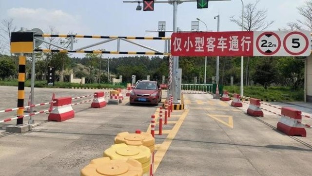 高速出入口中央隔离新方案：能移、能绿、能应急