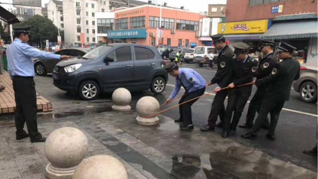 户外停车场人车隔离用模块化花箱护栏系统应用案例